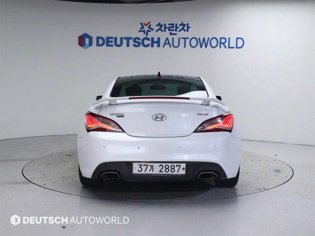 HYUNDAI Genesis - Vista 4