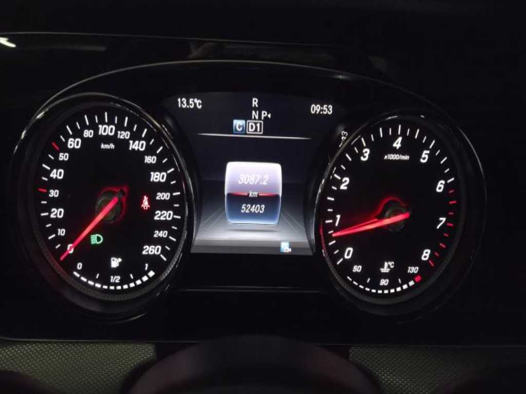 Mercedes Benz E class - Vista 8