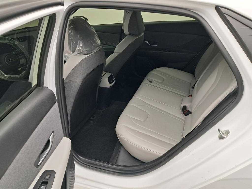 HYUNDAI Avante - Vista 12