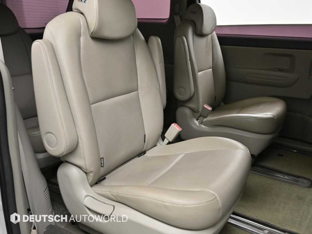 KIA Carnival - Vista 12