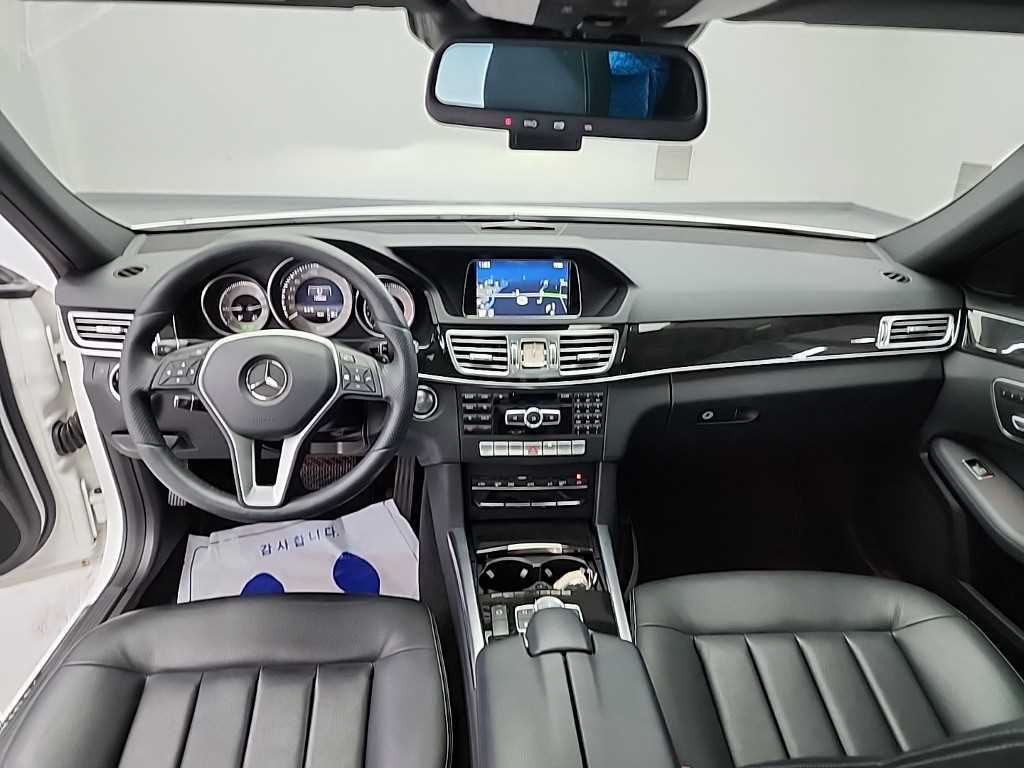 Mercedes Benz E class - Vista 7