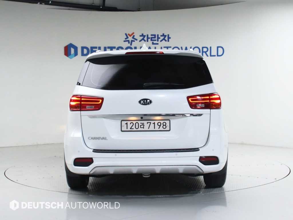 KIA Carnival - Vista 4