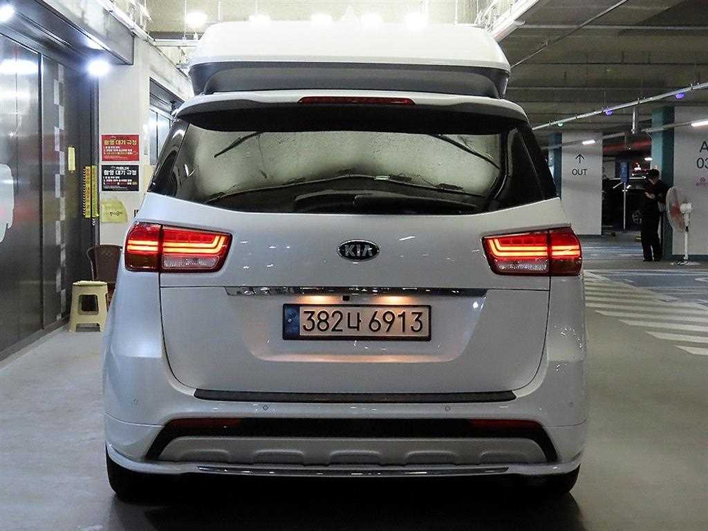 KIA Carnival - Vista 5