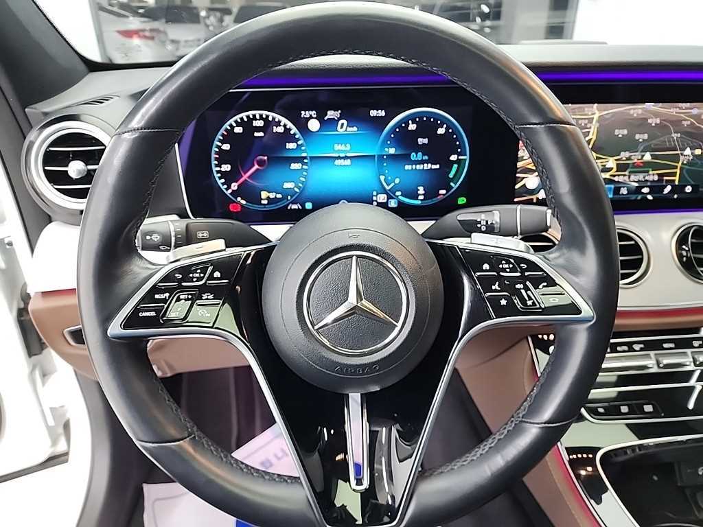 Mercedes Benz E class - Vista 9