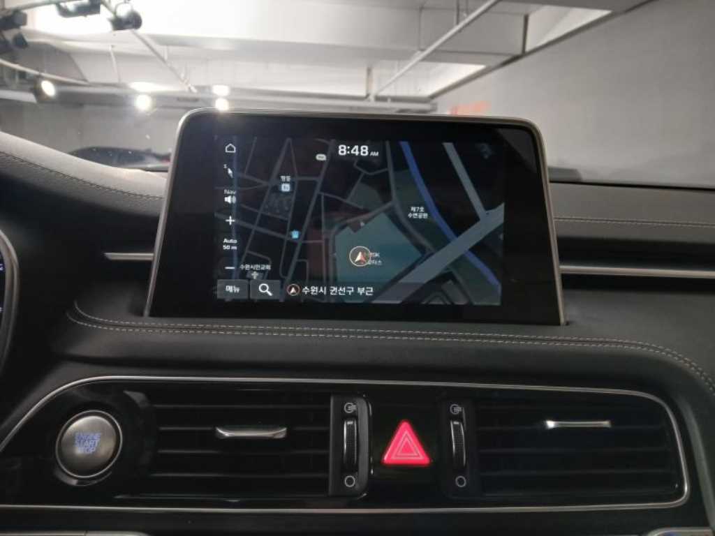 Genesis G70 - Vista 10