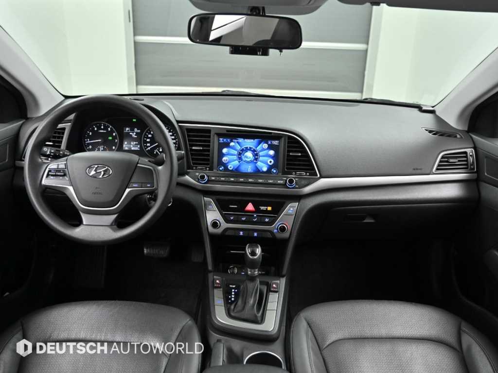 HYUNDAI Avante - Vista 7