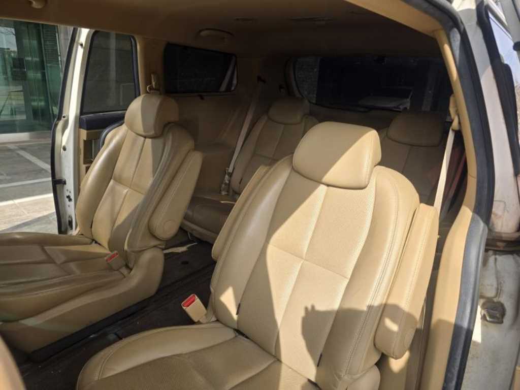 KIA Carnival - Vista 8