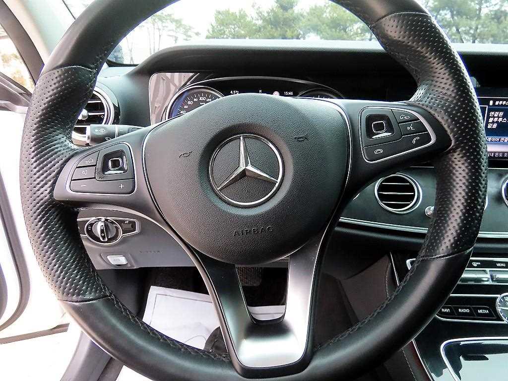 Mercedes Benz E class - Vista 8