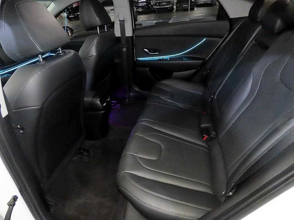 HYUNDAI Avante - Vista 7