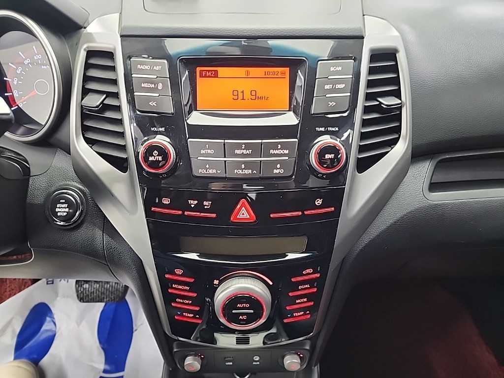 Ssangyong Tivoli - Vista 9