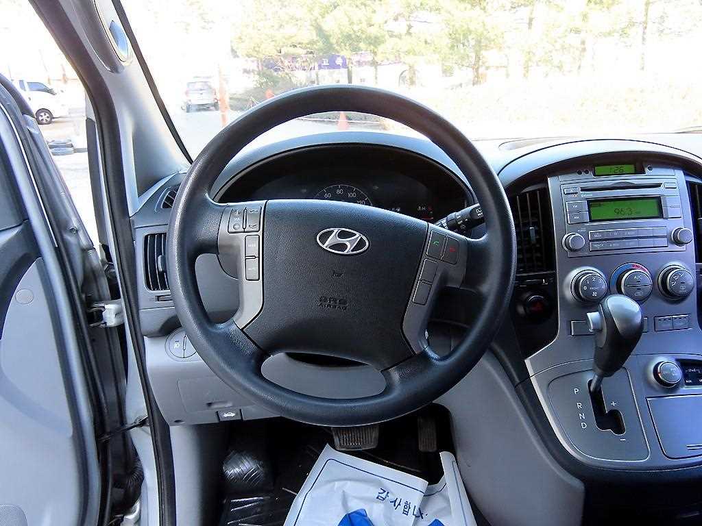 HYUNDAI Starex - Vista 9