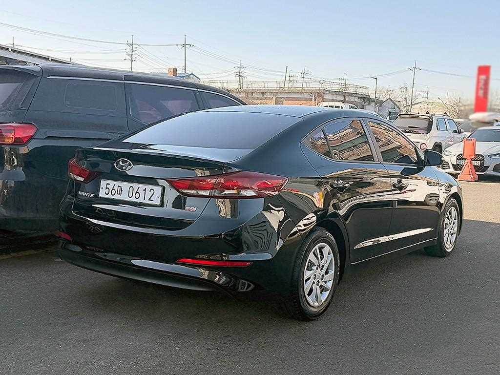 HYUNDAI Avante - Vista 3