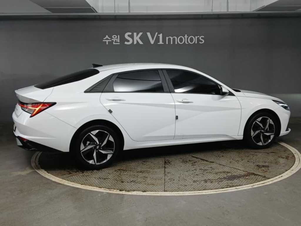 HYUNDAI Avante - Vista 4