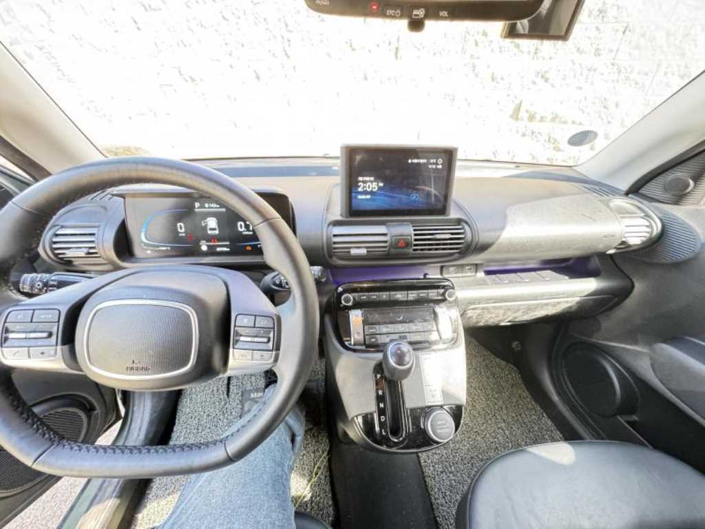 HYUNDAI Casper - Vista 6