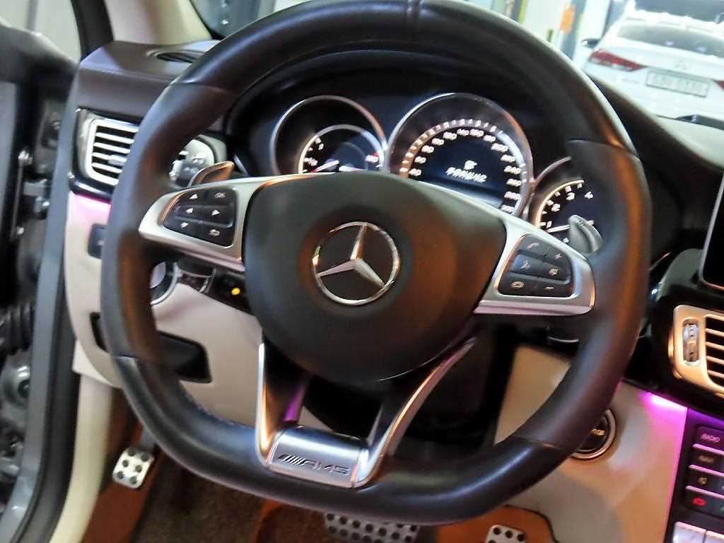Mercedes Benz CLS Class - Vista 8