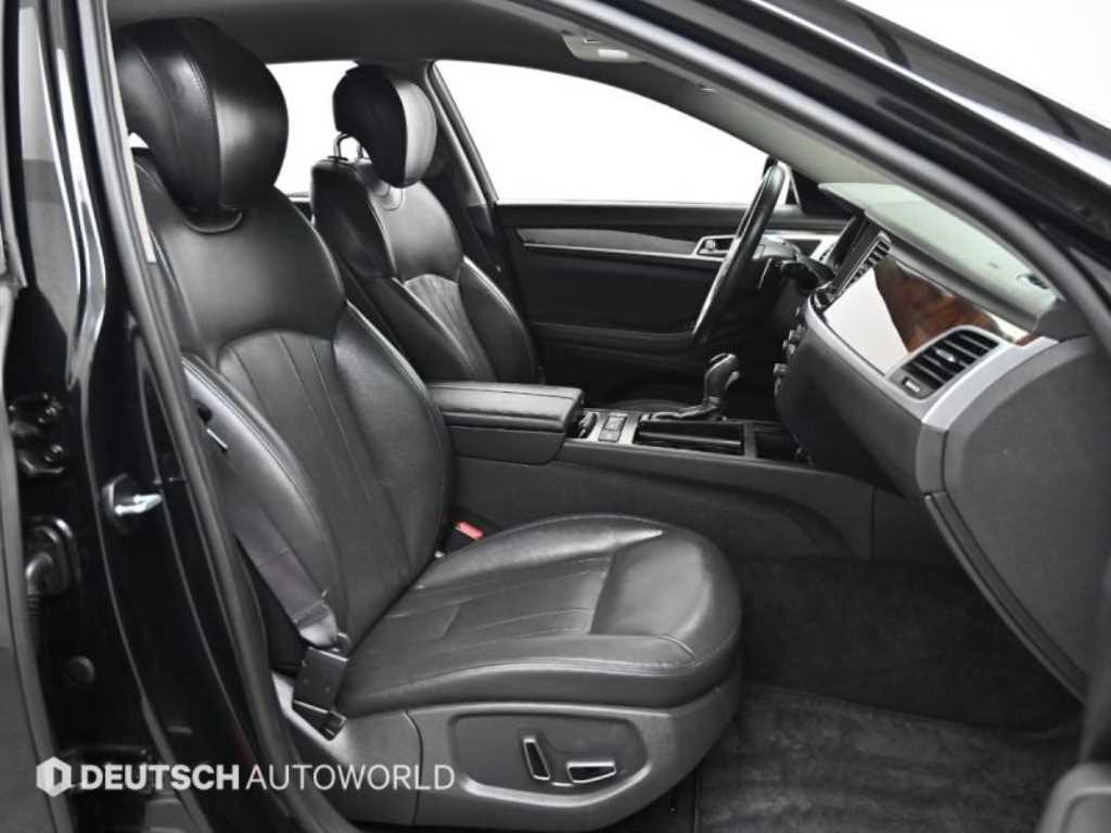 HYUNDAI Genesis - Vista 10