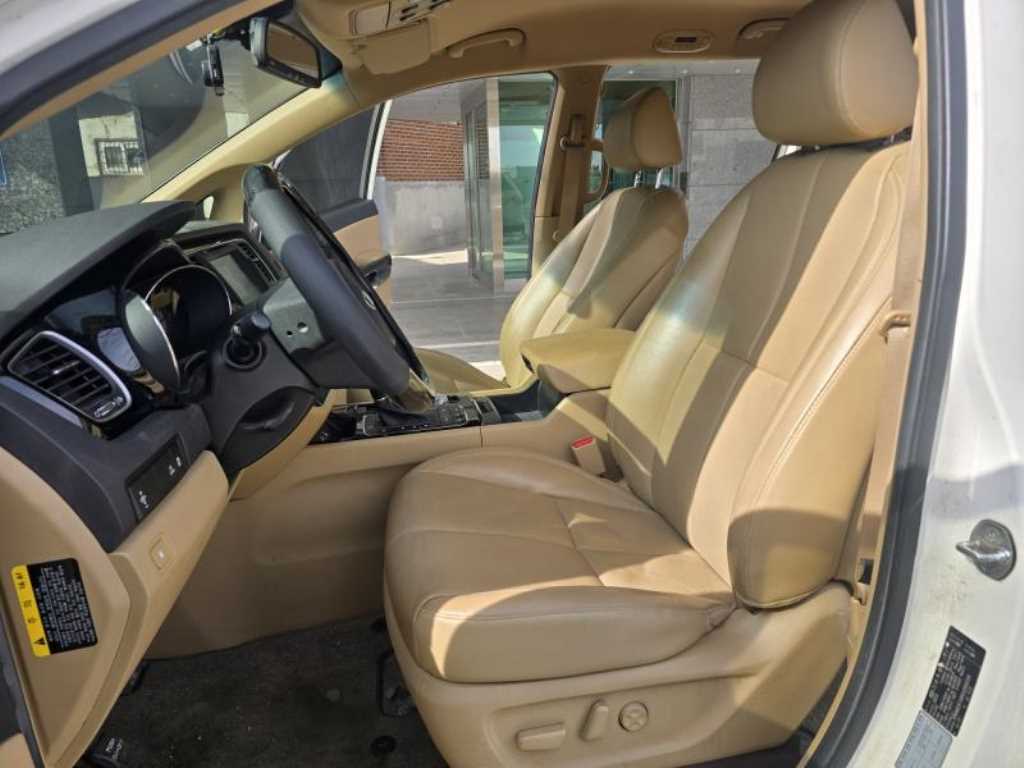 KIA Carnival - Vista 7