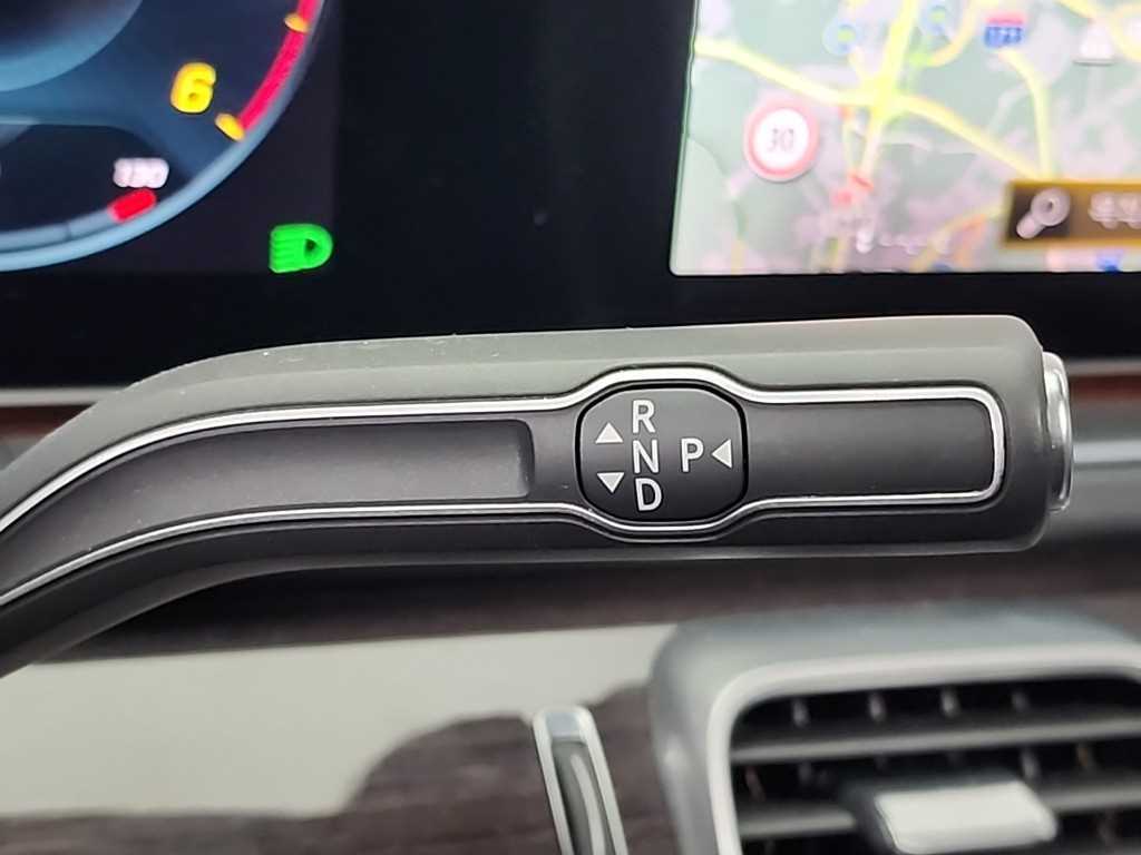 Mercedes Benz GLE Class - Vista 8