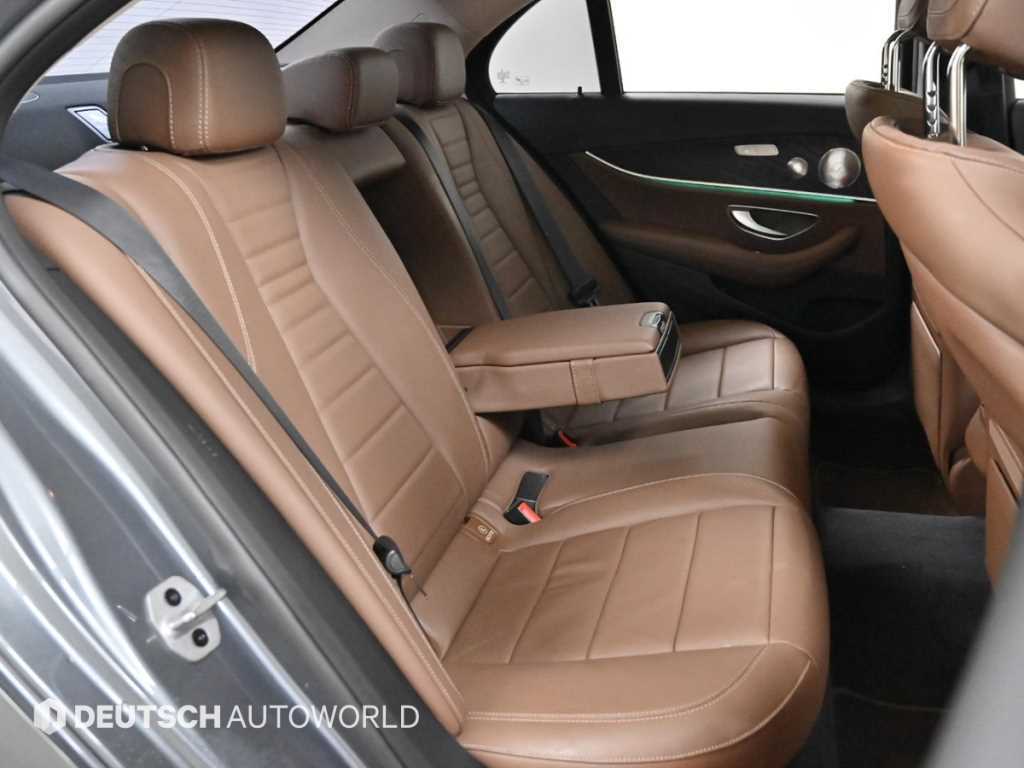 Mercedes Benz E class - Vista 12