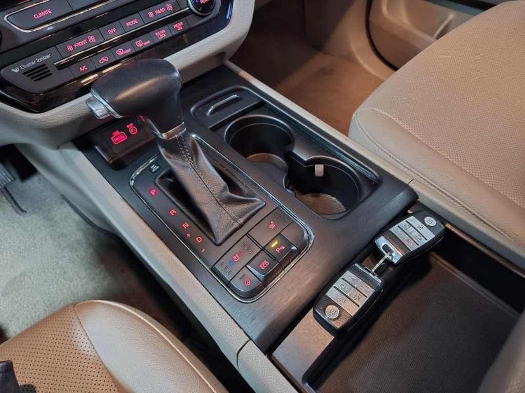 KIA Carnival 2017 Blanco - Importación desde Corea - HF Imports Iquique - Foto 13