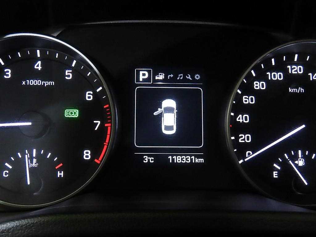 HYUNDAI Avante - Vista 9