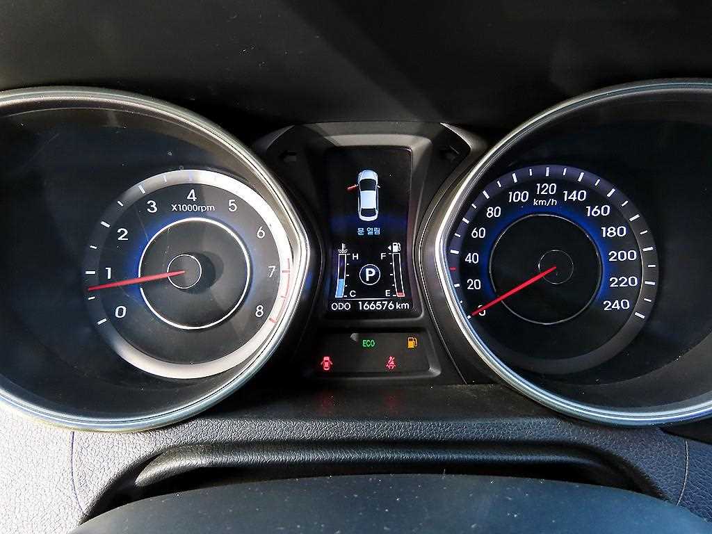 HYUNDAI Avante - Vista 9