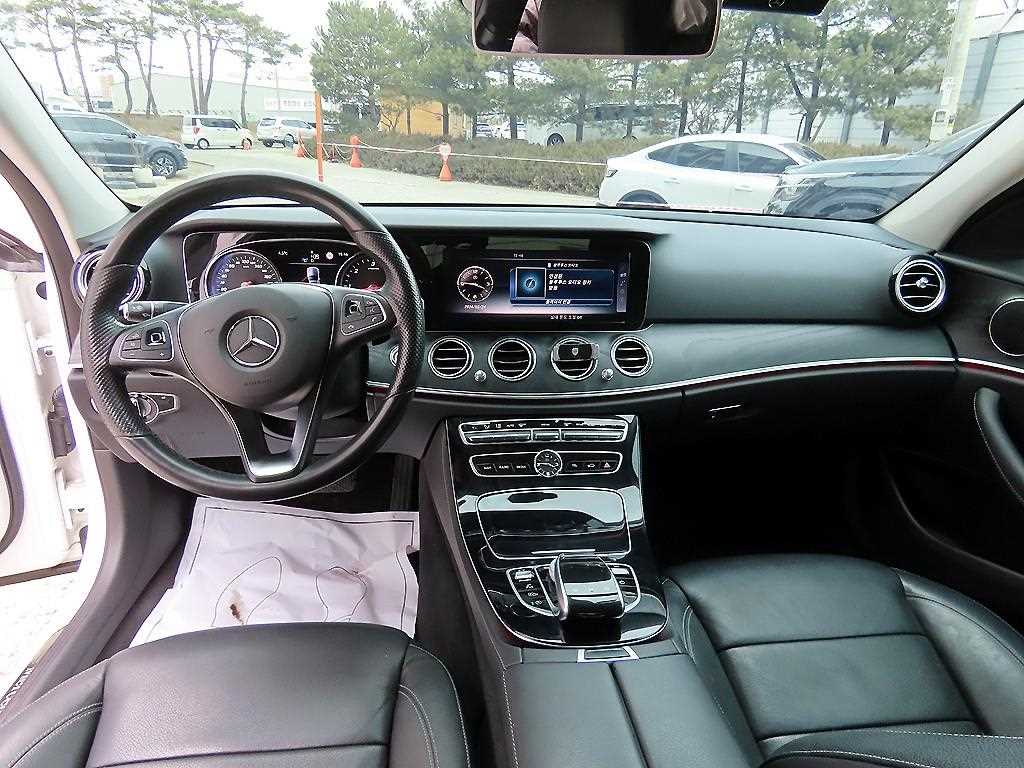 Mercedes Benz E class - Vista 7