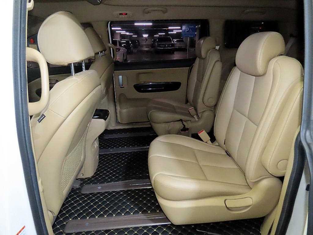 KIA Carnival - Vista 7