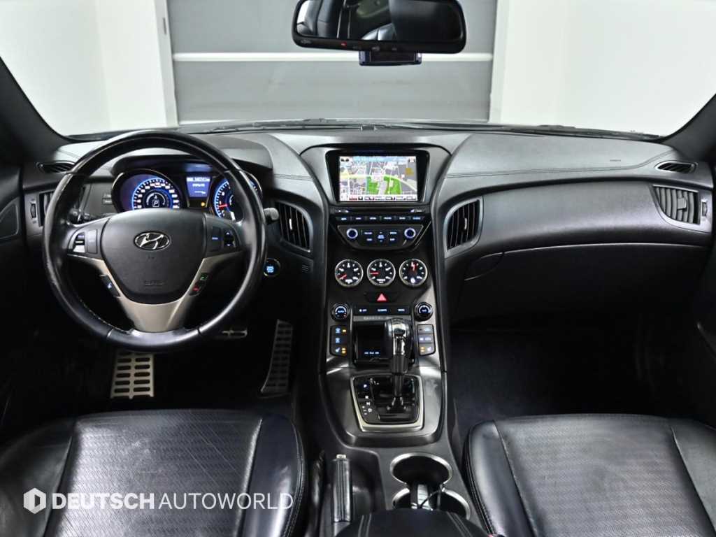 HYUNDAI Genesis - Vista 7