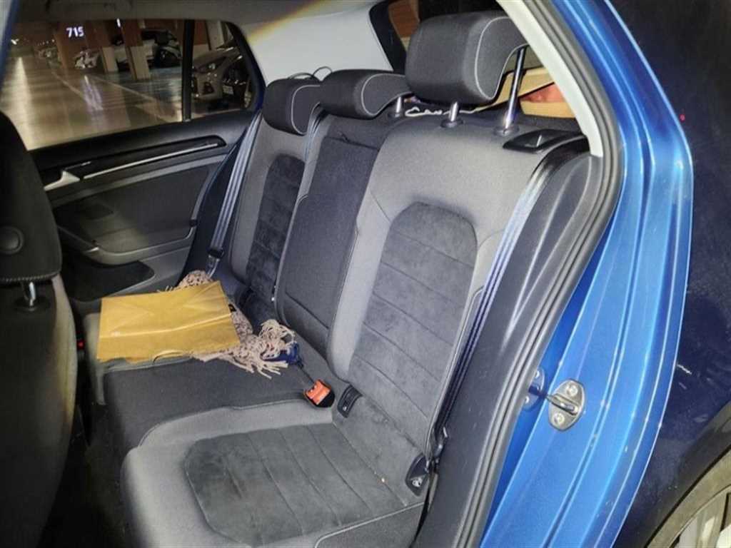 Volkswagen Golf - Vista 4