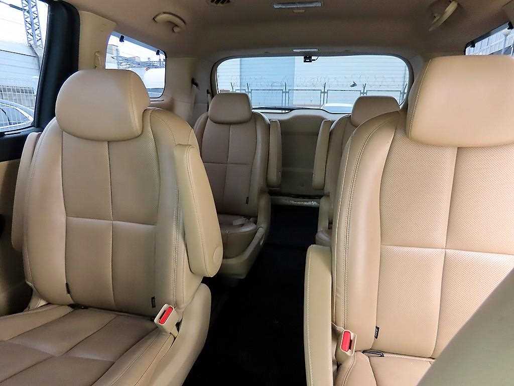 KIA Carnival - Vista 7