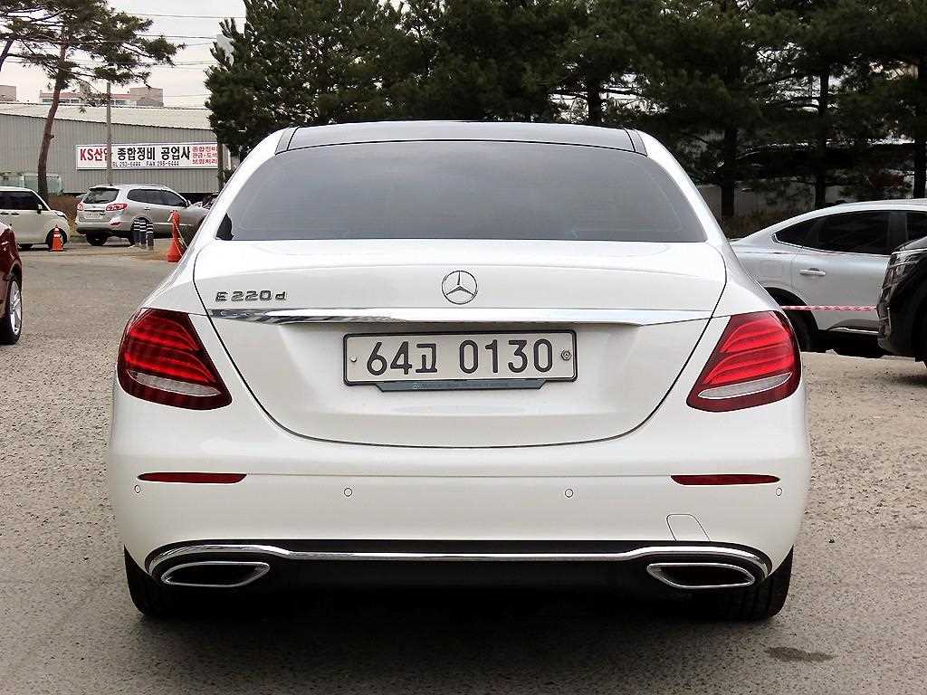 Mercedes Benz E class - Vista 4