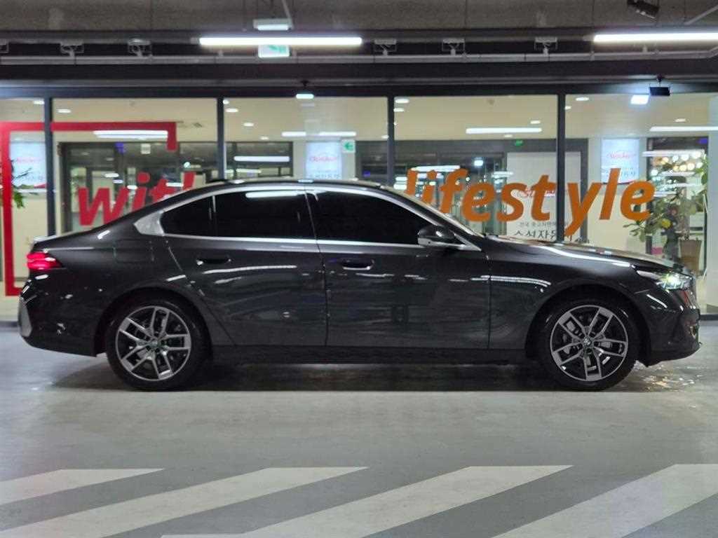 BMW 5 Series - Vista 3