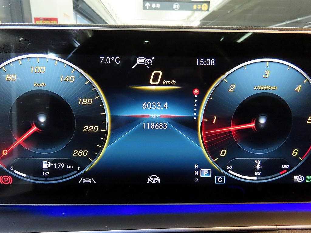 Mercedes Benz GLE Class - Vista 9