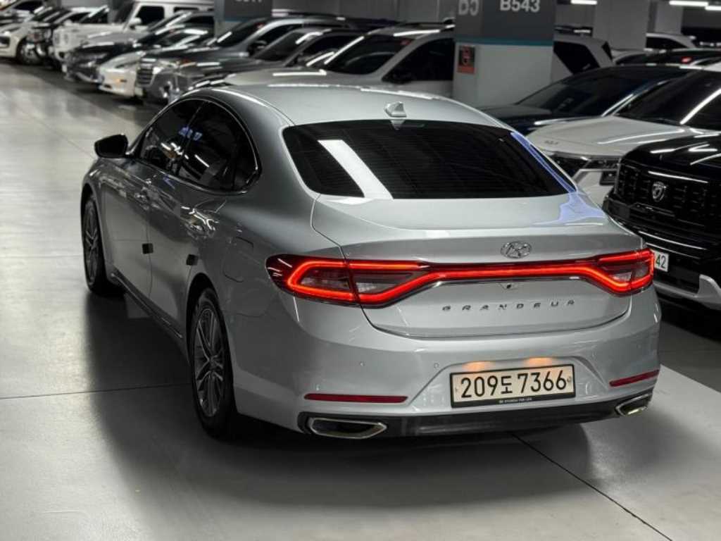 HYUNDAI Grandeur - Vista 5