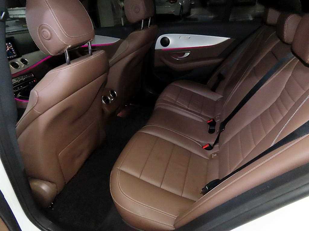 Mercedes Benz E class - Vista 7