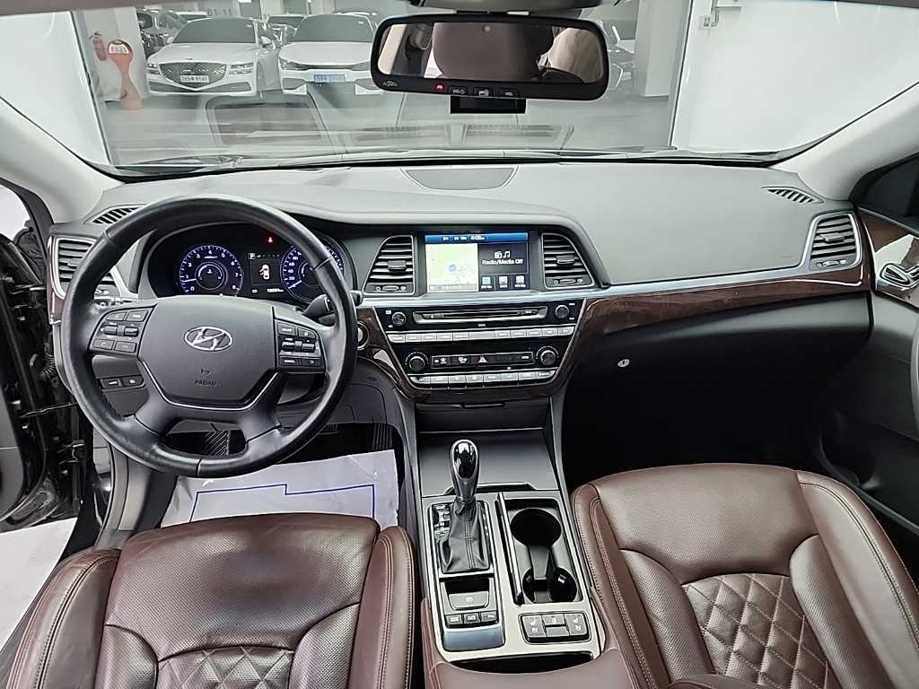 HYUNDAI Aslan - Vista 7