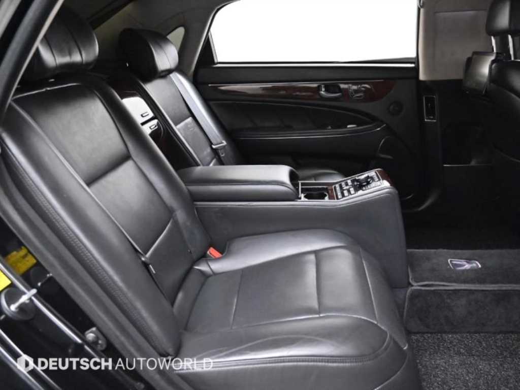 HYUNDAI Equus - Vista 12