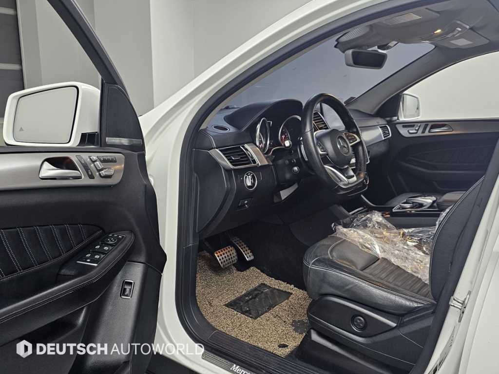 Mercedes Benz GLE Class - Vista 10