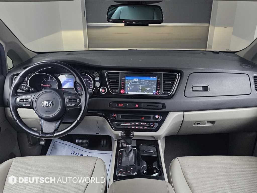 KIA Carnival - Vista 7