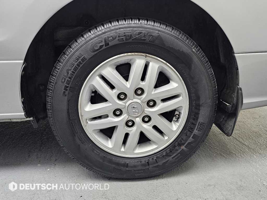 HYUNDAI Starex - Vista 5