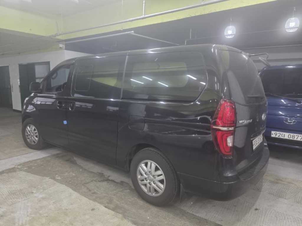 HYUNDAI Starex - Vista 4