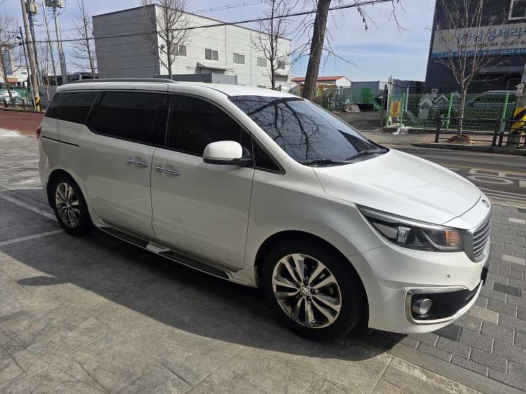 KIA Carnival - Vista 3