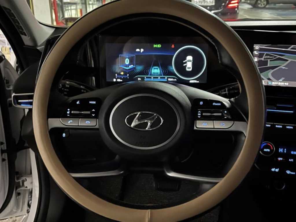 HYUNDAI Avante - Vista 10