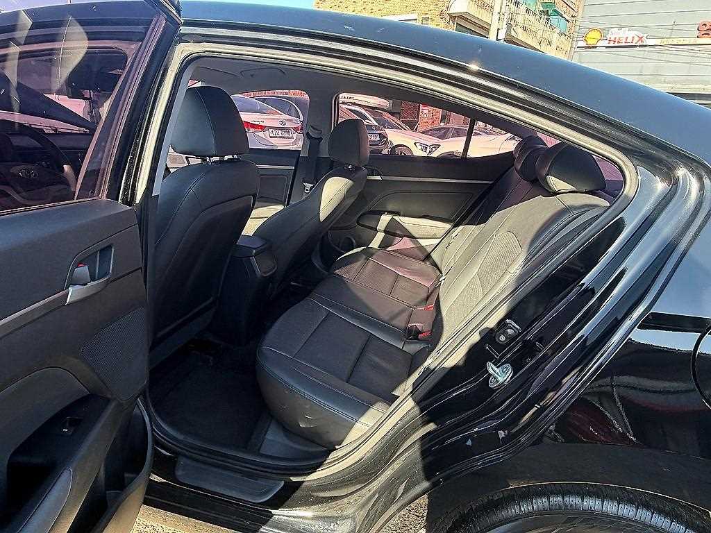 HYUNDAI Avante - Vista 7