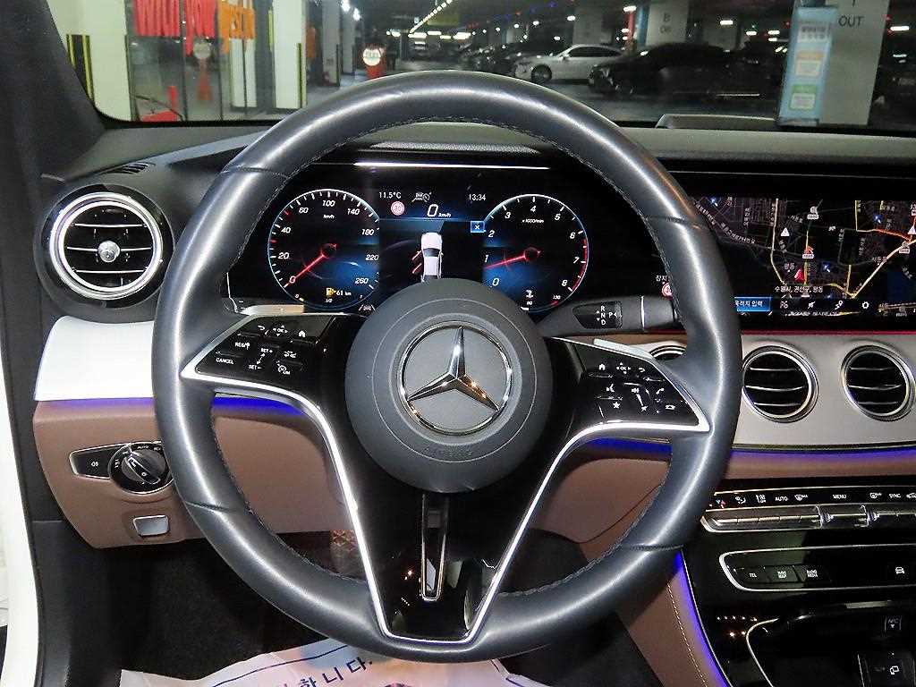 Mercedes Benz E class - Vista 8