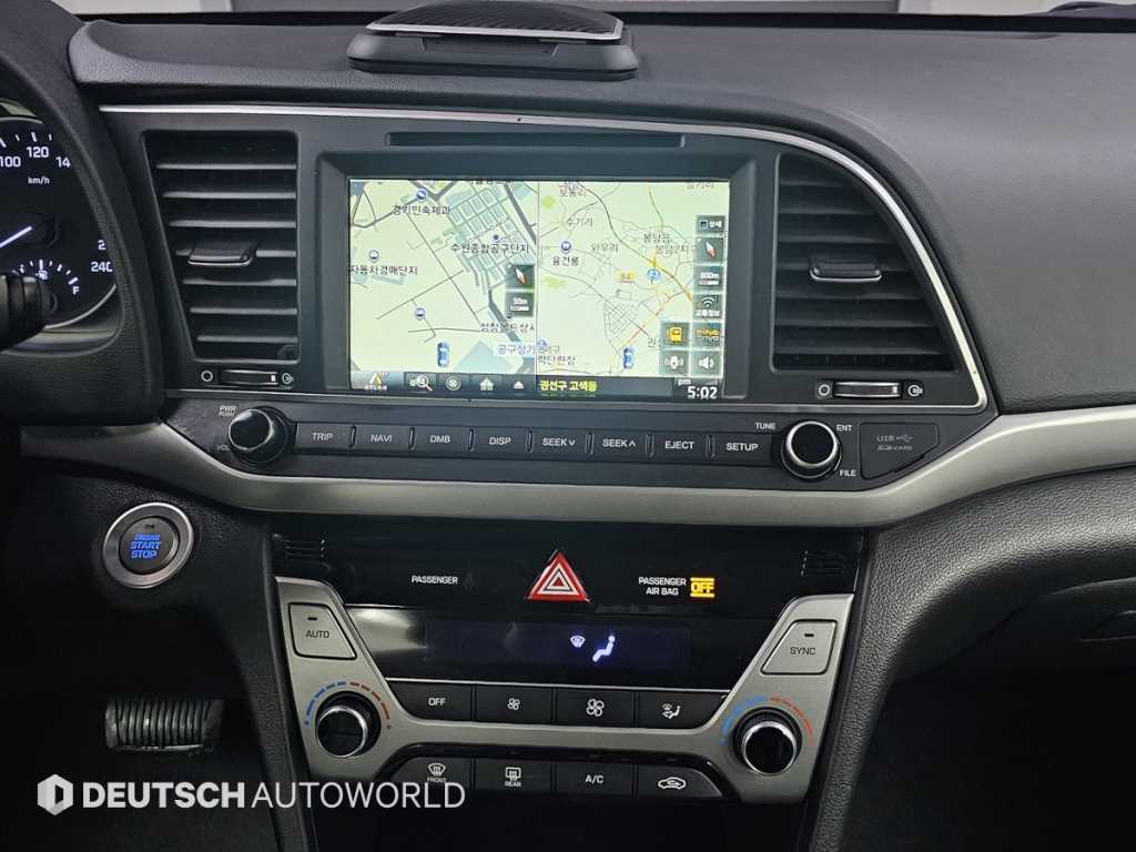 HYUNDAI Avante - Vista 12