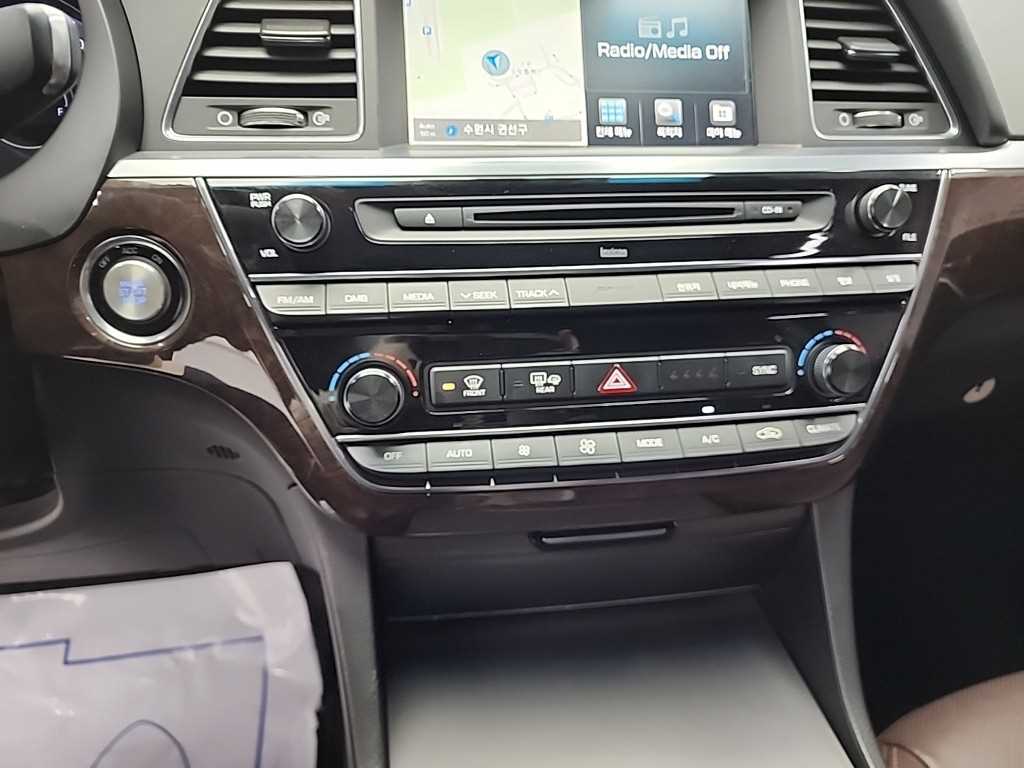 HYUNDAI Aslan - Vista 10