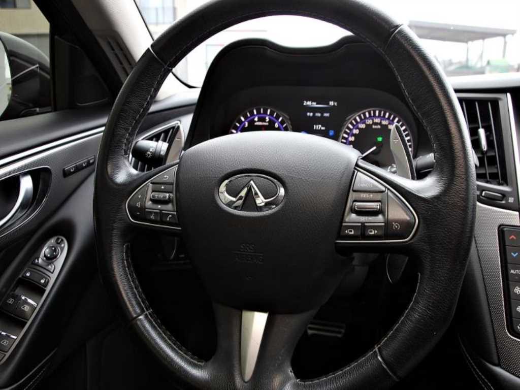 Infiniti Q - Vista 10