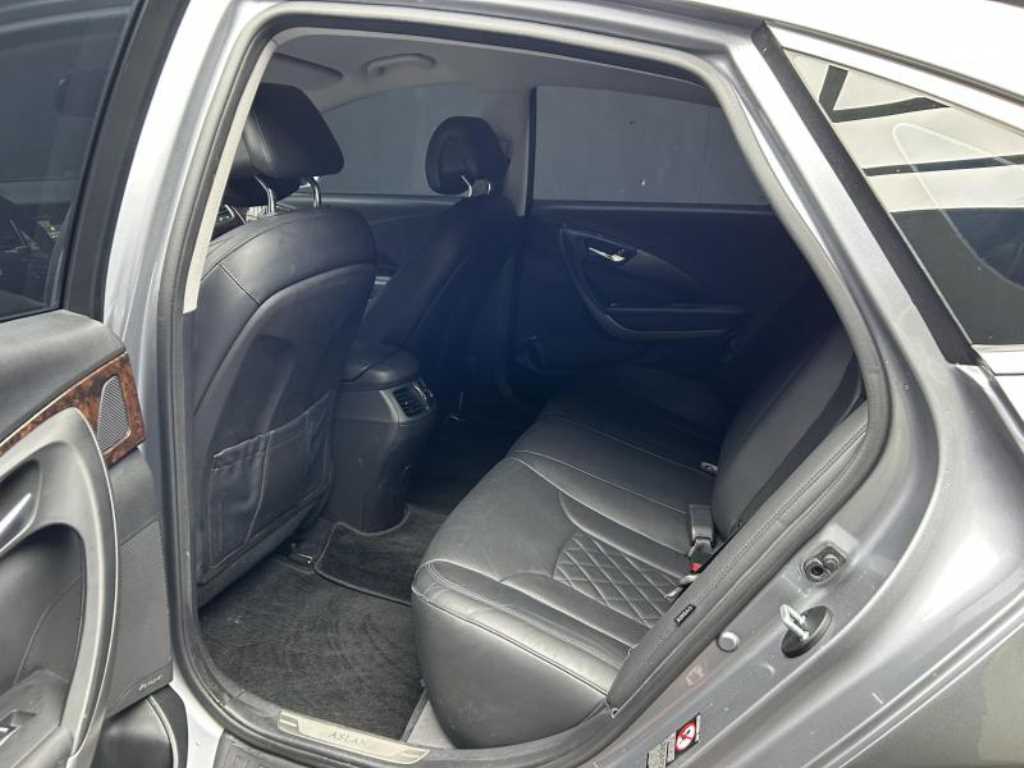 HYUNDAI Aslan - Vista 5